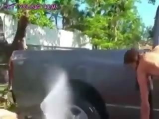 Adolescente lesbianas coche lavar