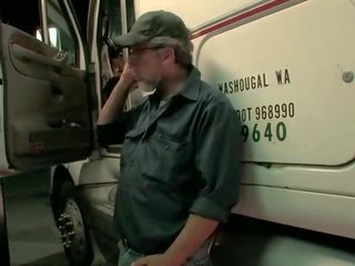 Runaway смокче trucker