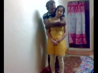 Desi couple séduisant seen en maison - hornyslutcams.com