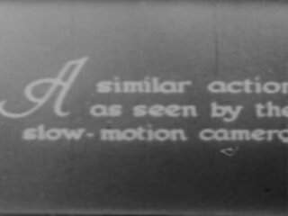 Dame og kvinne naken utenfor - handling i langsom motion (1943)