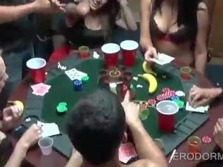 Adulte film poker jeu à fac dortoir salle fête