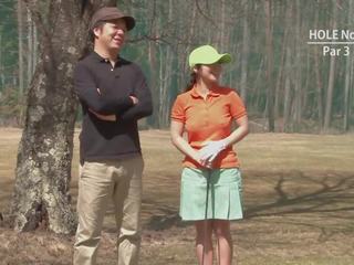 Golf harlot saab teased ja kreemitud poolt kaks adolescents