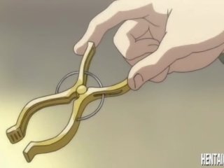 Hentai lassie may nipple clamps makakakuha ng fucked