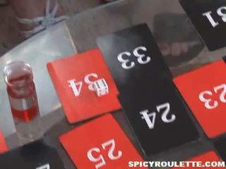 Piccante roulette: 6 ragazze succhiare & scopata 2 cazzi