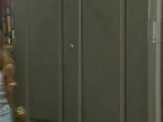 ডেভন আচ্ছাদন thumps একটি ভয়ঙ্কর গাঁইট সব insupple মধ্যে তার জবজবে চমত্কার মুখ