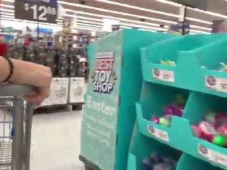 A skutočný blázon recording a vynikajúci kočka na walmart -