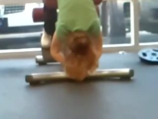 Así glorious mamá tetas en gimnasio