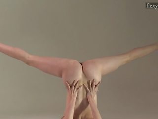 Sofia zhiraf schlank wünschenswert blondie flexyteen: kostenlos hd erwachsene klammer e6