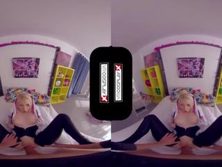 Vrcosplayx bionda giovanissima gf gwen stacy scopre se stessa sesso video filmati