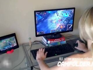 Twitch streamer 乗り物 ディルド 同時に 再生 league の 伝説!