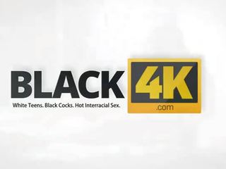 Black4k. trinh nữ đen công tử bột trên trắng đối tượng hấp dẫn trong quá tuyệt vời bẩn video hành động