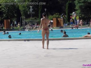 Plage voyeur élite bikini filles seins nus méchant weasel