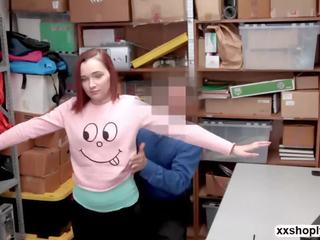 Shoplifter april reid fucks killen till betala henne stjälas jewelry