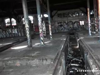 Ela fica desossado por jason em um abandoned railway área! stevenshame.dating sexo filme filmes