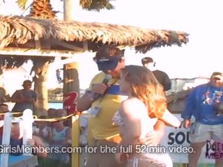 Pranverë pushim bikini garë turns në e egër zhveshje larg i rritur film video