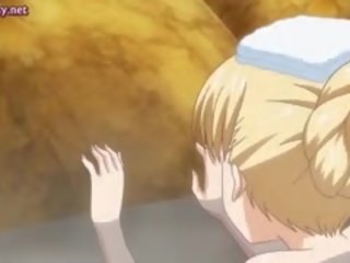 Blondin särdrag animen blir krossas