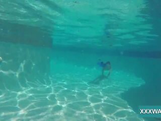 Glorious 브루 넷의 사람 strumpet 사탕 swims 수중, 트리플 엑스 영화 32