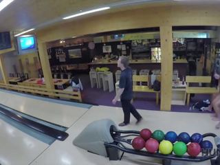 Hunt4k. buddy proniká bewitching divinity zatímco paroháč hry bowling