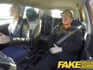 Namaak driving school- ondeugend leerling in vlechten krijgt een diep creampie seks video- movs