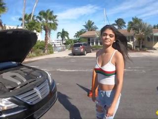 Roadside - süß latina teenager gefickt von roadside assistance