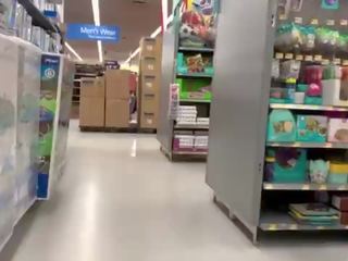 Stalker records ms in walmart public&excl; she has no türsüjek in jemagat öňünde