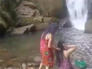 Attractive Girls Having Bath Outdoor, Free xxx video 6d