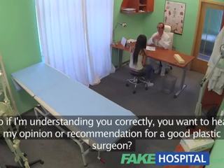 Fakehospital md 性 sets patients fears 到 休息 该 她的 奶