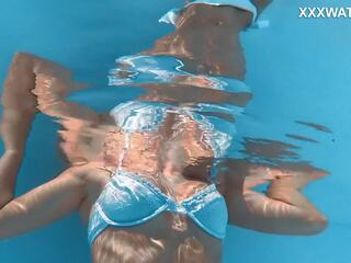 स्विम्मिंग पूल न्यूडिस्ट कार्रवाई द्वारा मनोहर यूरो कुकी candee